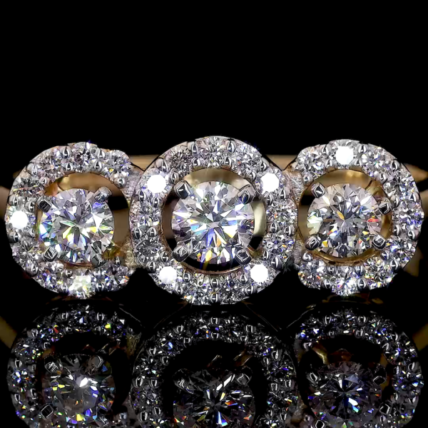 High Quality Brilliant Shine Ring with Gold Finish for Womens